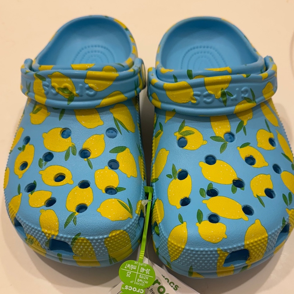CROCS Classic Fresh Fruit Lemon Print Clogs NWT